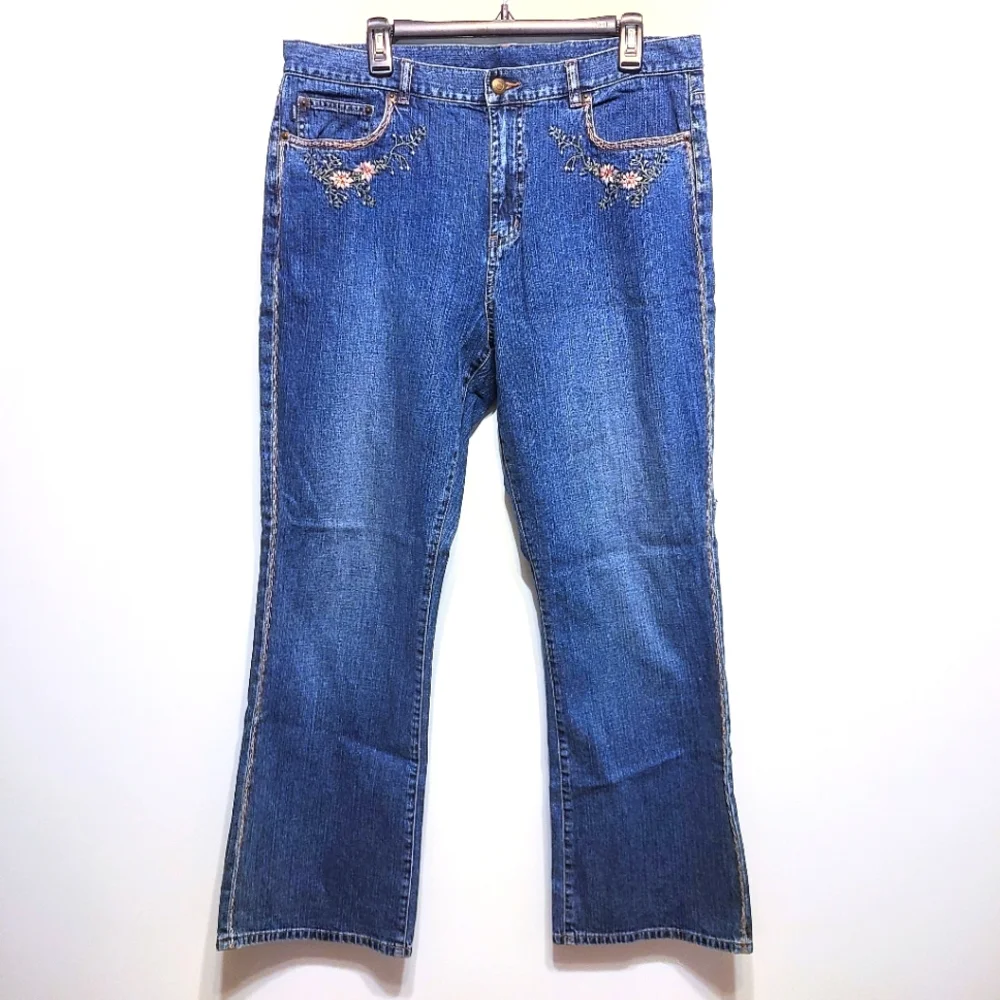 LRL Lauren Jeans Co. Denim Bootcut Floral Embroidered Blue Wash Mid-Rise Jeans - Picture 1 of 7